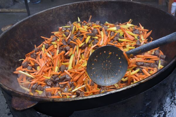 Как представители Центральной Азии поздравили москвичей с Днем города - Sputnik Узбекистан