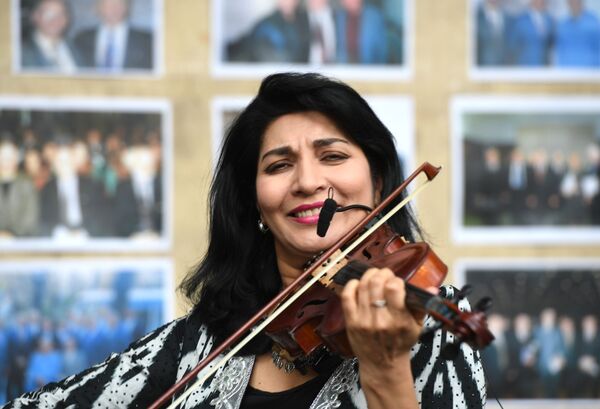 Как представители Центральной Азии поздравили москвичей с Днем города - Sputnik Узбекистан