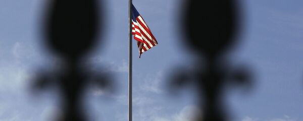 Вашингтон. Флаг США над Белым домом Вашингтон. Флаг США над Белым домом - Sputnik Узбекистан