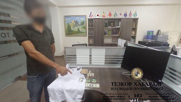 В Самарканде задержан мужчина, изготавливавший на заказ гаджеты для абитуриентов - Sputnik Узбекистан