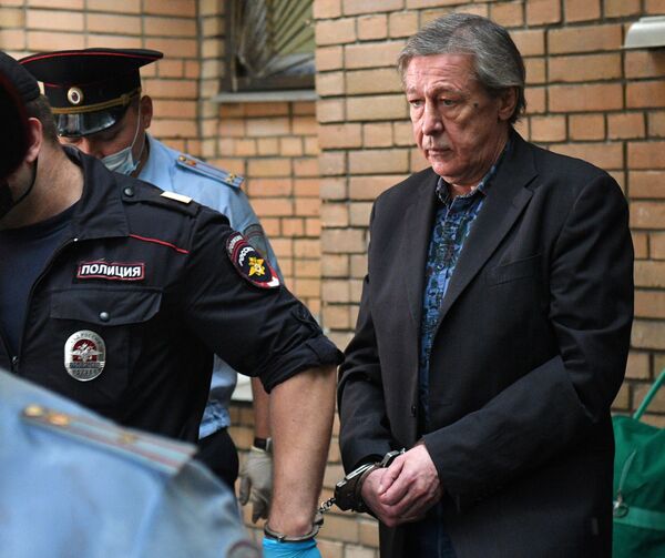 Суд приговорил Ефремова к 8 годам колонии общего режима - Sputnik Узбекистан