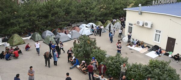 Граждане Узбекистана в палаточном лагере - Sputnik Ўзбекистон