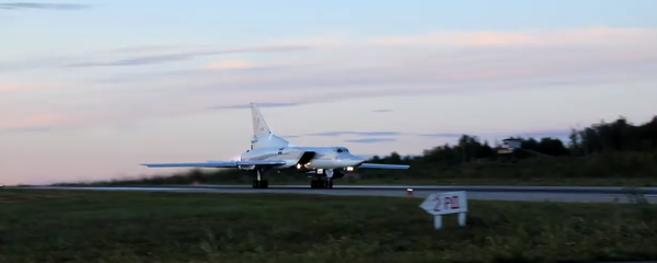 Полеты экипажей Ту-22М3 в темное время суток в Мурманской области - Sputnik Узбекистан