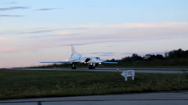 Poleti ekipajey Tu-22M3 v temnoe vremya sutok v Murmanskoy oblasti - Sputnik O‘zbekiston