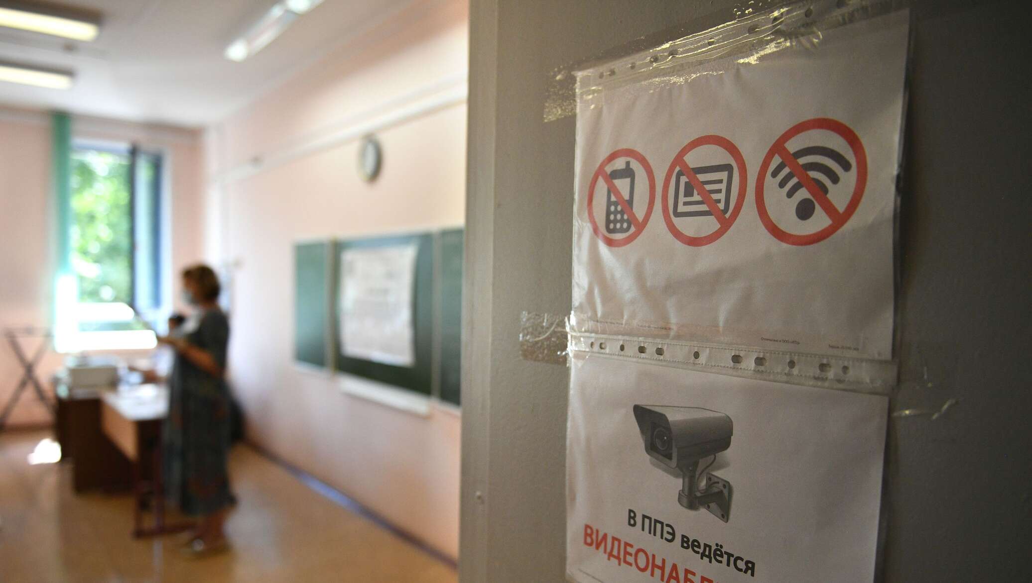 В Бухаре абитуриентка пыталась спрятать телефон в нижнем белье — ее поймали  - 09.09.2020, Sputnik Узбекистан