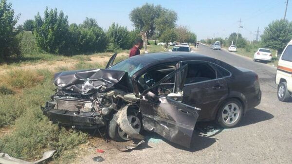Автомобильная авария на одной из трасс в Узбекистане - Sputnik Узбекистан