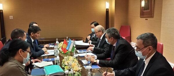 В Москве состоялась встреча главы МИД Узбекистана Абдулазиза Камилова с главой МИД Кыргызстана Чингизом Айдарбековым - Sputnik Узбекистан