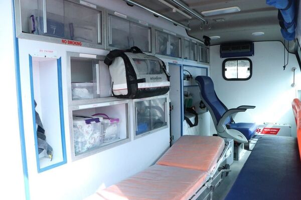 Новые реанимобили доставлены в Бекабадское отделение скорой помощи - Sputnik Узбекистан