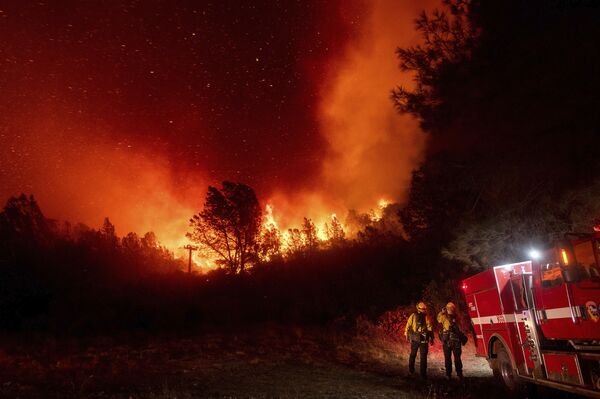 Лесные пожары в Калифорнии, США - Sputnik Узбекистан