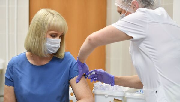 Vaksinatsiya dobrovolsev protiv COVID-19 v Moskve - Sputnik O‘zbekiston