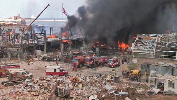 Через месяц после взрывов в порту Бейрута возник пожар - Sputnik Узбекистан