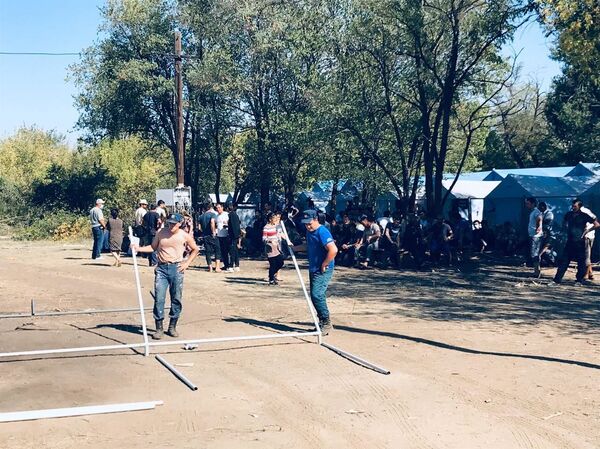 С Лихой домой без лиха: как узбекистанцы в России ждут поезда на родину С Лихой домой без лиха: как узбекистанцы в России ждут поезда на родину - Sputnik Узбекистан