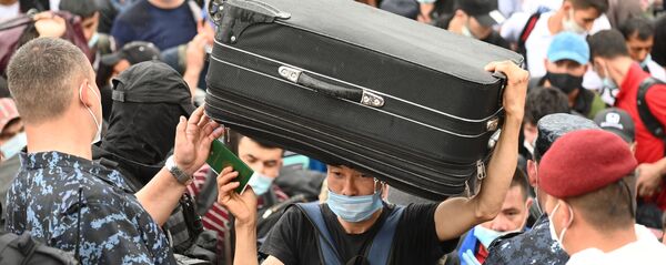 Посадка на вывозной поезд из Ростова-на-Дону в Узбекистан  Посадка на вывозной поезд из Ростова-на-Дону в Узбекистан  - Sputnik Ўзбекистон