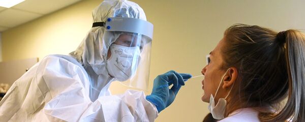 Экспресс-тестирование на COVID-19 в аэропорту Внуково - Sputnik Узбекистан