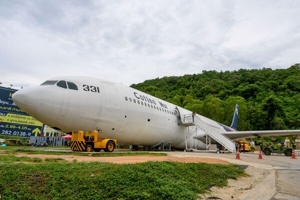 Самолет Airbus 330, превращенный в кафе в Таиланде  - Sputnik Узбекистан