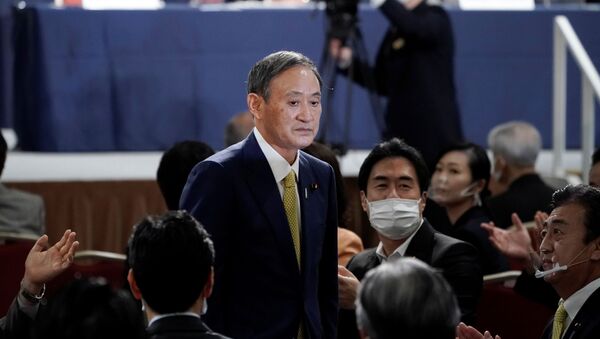 Генеральный секретарь японского правительства Ёсихидэ Суга, избранный лидером правящей в Японии партии - Sputnik Узбекистан