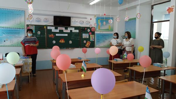 Первый класс в одной из школ в Бухаре - Sputnik Узбекистан