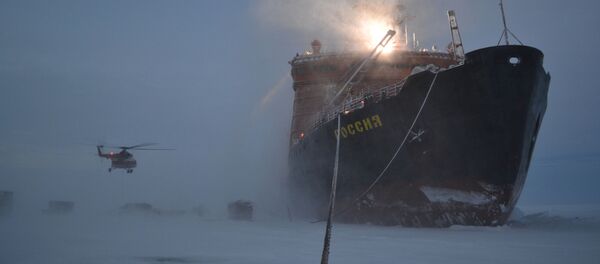 Ледокол, привезший российских полярников в Арктику для развертывания новой дрейфующей станции СП-40 Ледокол, привезший российских полярников в Арктику для развертывания новой дрейфующей станции СП-40 - Sputnik Ўзбекистон