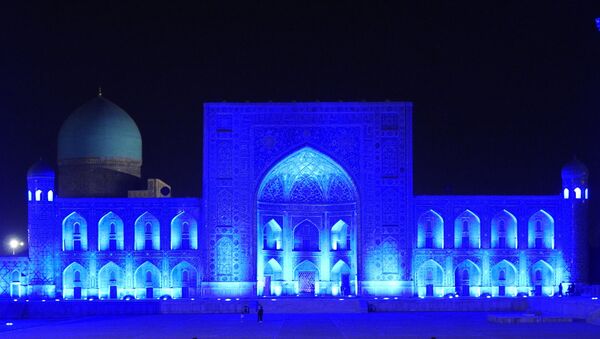 Здания и памятники Узбекистана окрасят в синий в поддержку людей с аутизмом - Sputnik Узбекистан