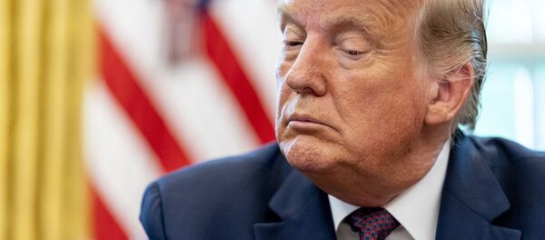 Президент США Дональд Трамп в Овальном кабинете Белого дома - Sputnik Ўзбекистон