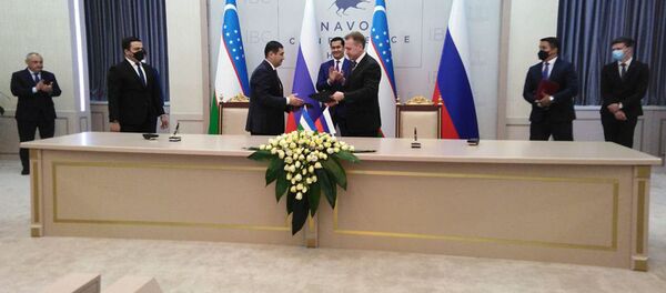 Госкорпорация ВЭБ.РФ и узбекско-российское СП Kаmaz Asia Leasing в рамках бизнес-миссии госкорпорации в Узбекистан подписали кредитный договор по финансированию - Sputnik Узбекистан