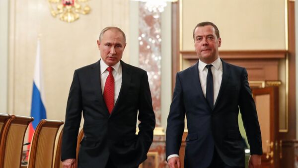 Владимир Путин и Дмитрий Медведев - Sputnik Узбекистан
