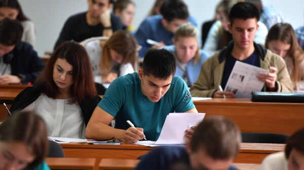 Студенты на лекции - Sputnik Узбекистан