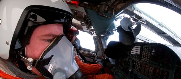 Rossiyskiy SU-35 effektno otognal istrebitel NATO ot TU-160 - Sputnik O‘zbekiston