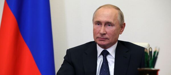 Рабочая встреча президента РФ В. Путина с советником по науке ОАО ВПК НПО машиностроения Г. Ефремовым Рабочая встреча президента РФ В. Путина с советником по науке ОАО ВПК НПО машиностроения Г. Ефремовым - Sputnik Ўзбекистон