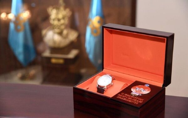 Часы от президента и звание: В Узбекистане наградили победителей АрМИ-2020  - Sputnik Узбекистан