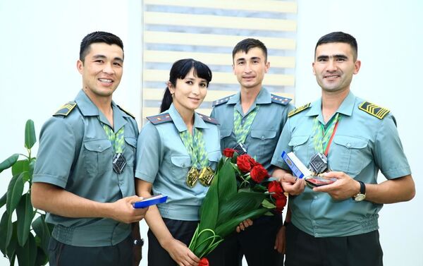 Часы от президента и звание: В Узбекистане наградили победителей АрМИ-2020  - Sputnik Узбекистан