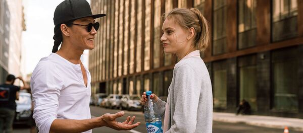 Александр Цой на съемочной площадке Александр Цой на съемочной площадке - Sputnik Узбекистан