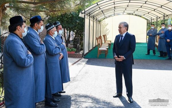 Президент Шавкат Мирзиёев посетил дом покойного Уктама Барноева - Sputnik Узбекистан