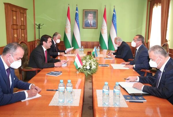 Делегация Олий Мажлиса Узбекистана встретилась в Душанбе с Рустамом Эмомали - Sputnik Узбекистан