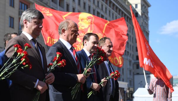 Возложение цветов к Могиле Неизвестного Солдата в День памяти и скорби - Sputnik Ўзбекистон