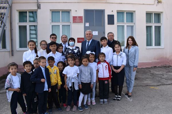 Взрослые трудятся, дети — учатся: как живут узбекистанцы в Саратовской области - Sputnik Узбекистан