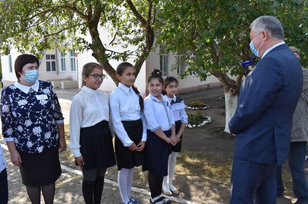 Взрослые трудятся, дети — учатся: как живут узбекистанцы в Саратовской области - Sputnik Узбекистан