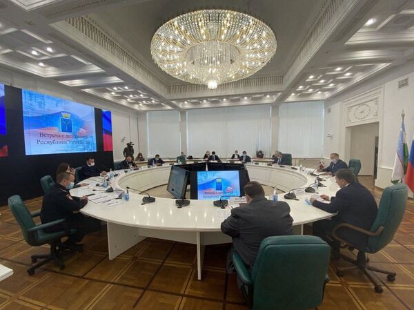 Взрослые трудятся, дети — учатся: как живут узбекистанцы в Саратовской области - Sputnik Узбекистан