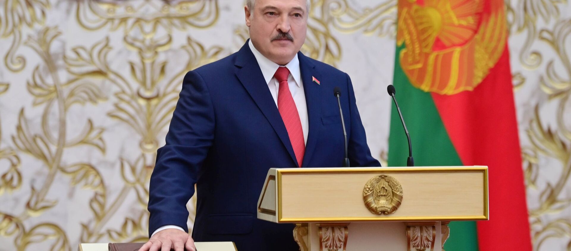 Президент Белоруссии Александр Лукашенко на церемонии инаугурации в Минске - Sputnik Узбекистан, 1920, 27.10.2020