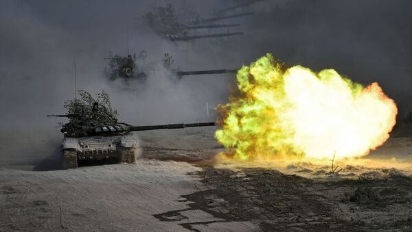 Tanki T-72 vo vremya komandno-shtabnix ucheniy Kavkaz-2020 na poligone Rayevskiy v Novorossiyske - Sputnik O‘zbekiston