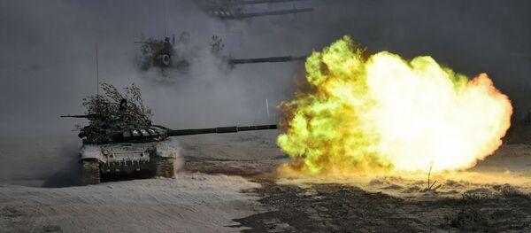 Танки Т-72 во время командно-штабных учений Кавказ-2020 на полигоне Раевский в Новороссийске Танки Т-72 во время командно-штабных учений Кавказ-2020 на полигоне Раевский в Новороссийске - Sputnik Ўзбекистон