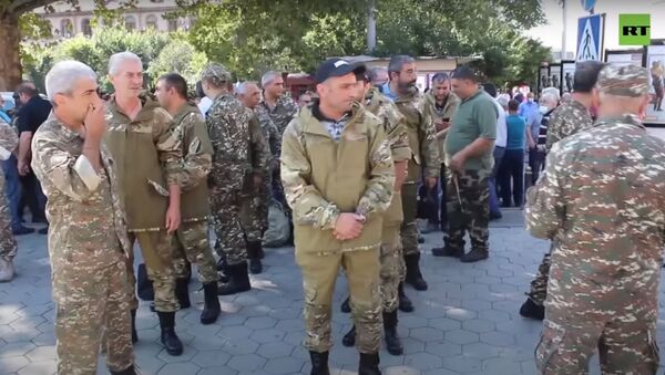 Возобновление столкновений: Армения и Азербайджан обвиняют друг друга в эскалации напряжённости - Sputnik Узбекистан