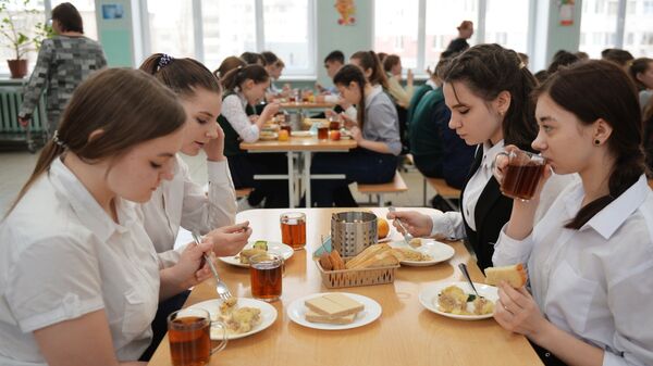 Организация питания в школах - Sputnik Ўзбекистон