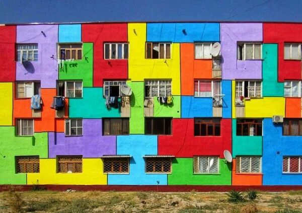 Креатив недалеко от Самарканда: дома разукрасили в яркие цвета - фото - Sputnik Узбекистан