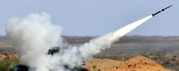 Зенитный ракетно-пушечный комплекс Панцирь-С во время командно-штабных учений Кавказ-2020 на полигоне Ашулук в Астраханской области Зенитный ракетно-пушечный комплекс Панцирь-С во время командно-штабных учений Кавказ-2020 на полигоне Ашулук в Астраханской области - Sputnik Узбекистан