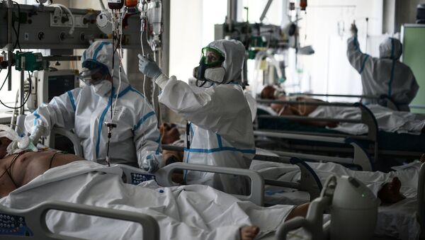 Врачи обходят пациентов в реанимации  - Sputnik Узбекистан