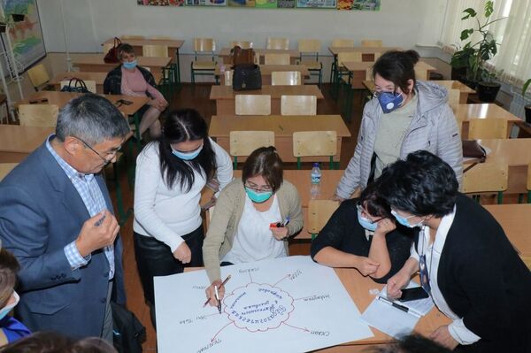 В ногу со временем: педагоги Ташобласти повысили квалификацию в цифровой сфере - Sputnik Узбекистан