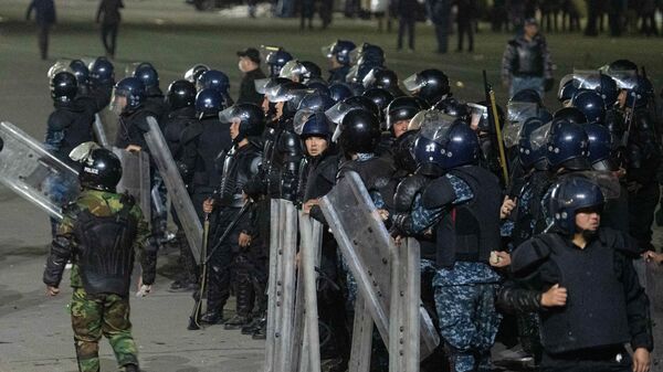Politseyskie vo vremya aksii protesta v Bishkeke - Sputnik O‘zbekiston