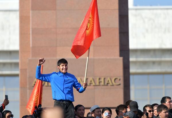 Участники акции протеста в Бишкеке - Sputnik Узбекистан