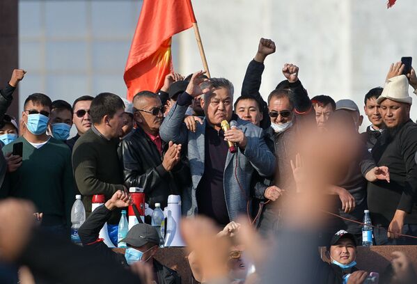 Лидер партии Эгемен Кыргызстан Бектур Асанов во время акции протеста. - Sputnik Узбекистан